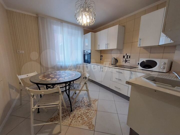 3-к. квартира, 92 м², 7/10 эт.