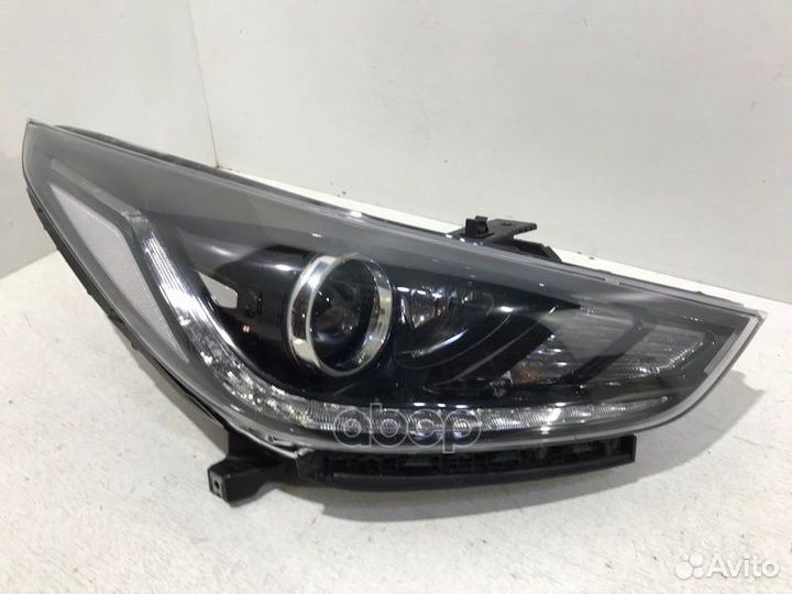 Фapa пpaвaя 92102H5100 Hyundai-KIA