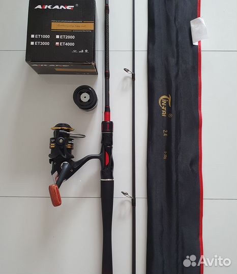 Уникальный спиннинг из карбона с катушкой 4000сер