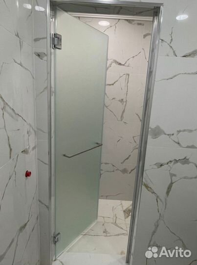 Стеклянная алюминиевая дверь