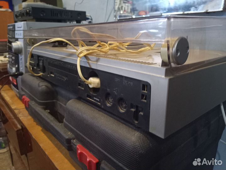 Усилитель.Проигрыватель виниловых пластинок