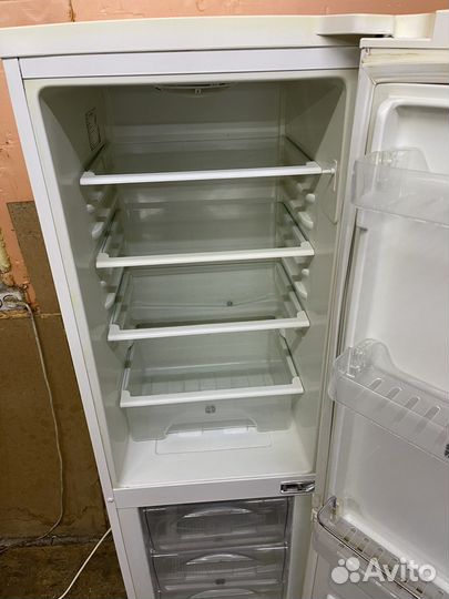 Узкий холодильник Samsung