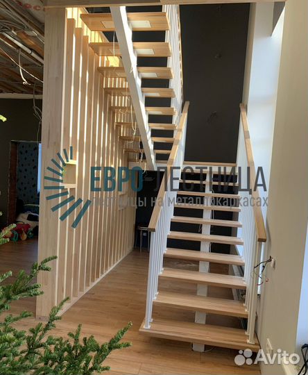 Лестница на второй этаж, перила 