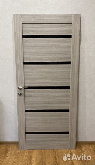 Новая межкомнатная дверь 90х2000 (дуб дымчатый)