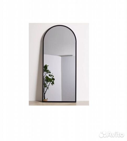 Зеркало в металлической раме