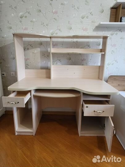 Письменный стол