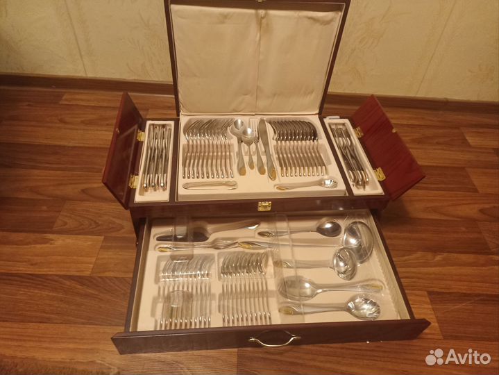 Набор столовых приборов на 12 персон