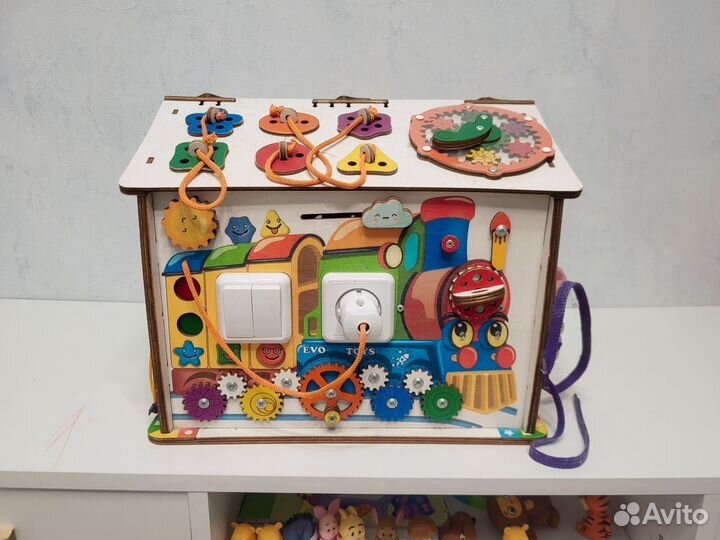 Бизиборд домик