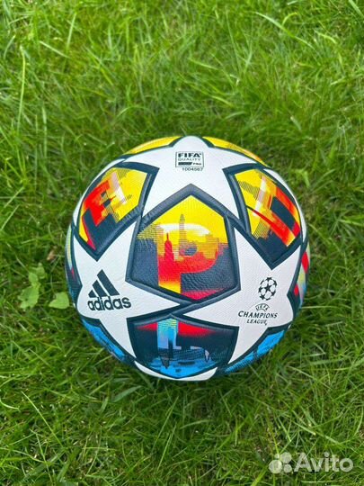 Футбольный мяч