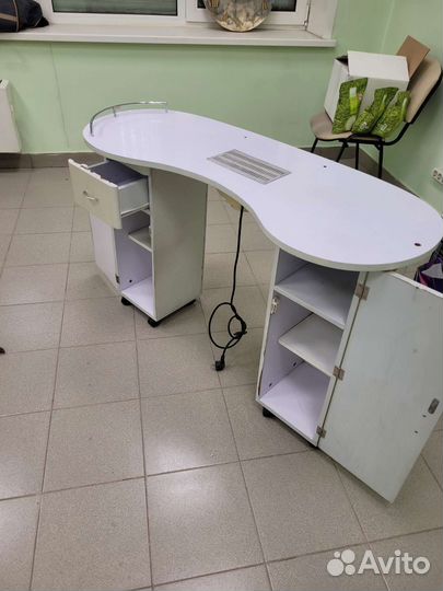 Маникюрный стол с вытяжкой бу