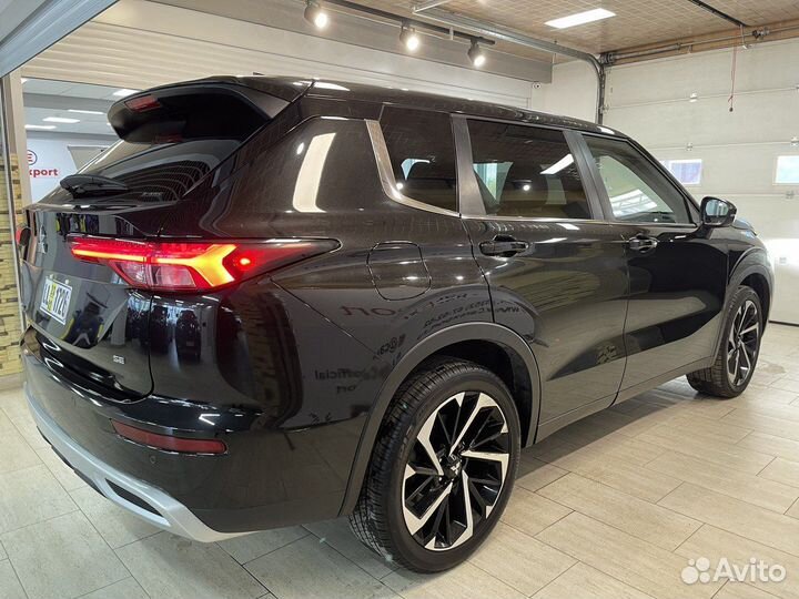 Mitsubishi Outlander 2.5 CVT, 2021, 7 886 км