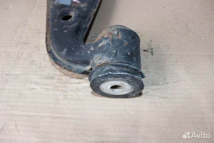 Передний нижний левый рычаг Mercedes S-Class W140