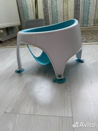 Стульчик для купания в ванной на присосках