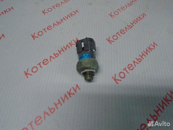 Nissan 92137-7E000 Датчик давления фреона