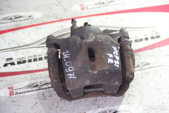 Суппорт перед право c Toyota Funcargo NCP20 2NZ-FE