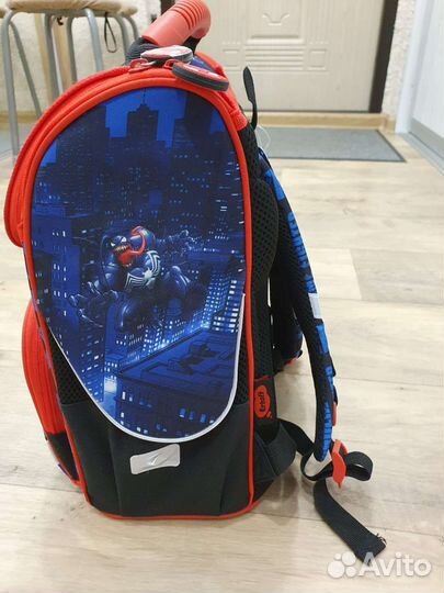 Новый школьный рюкзак для мальчика