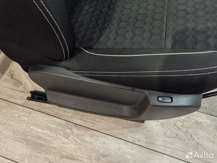 Кресло пассажира новое на Рено Логан 2