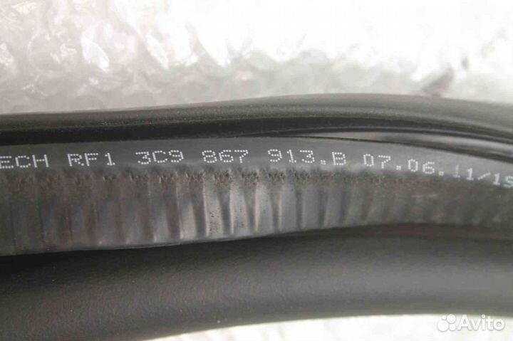 Уплотнитель двери задней Volkswagen Passat B7 2011