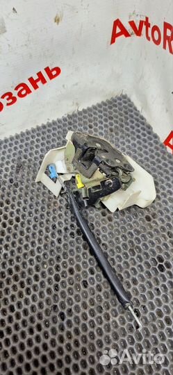 Замок задней правой двери Kia magentis