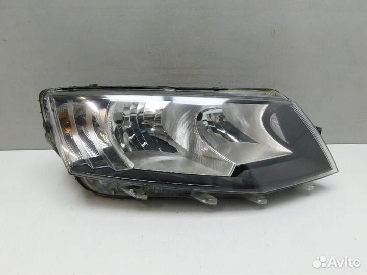 Фара правая Skoda Octavia