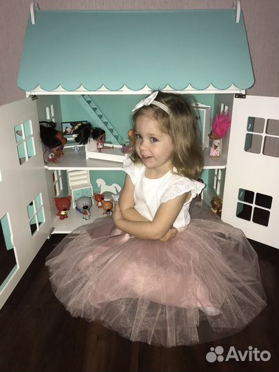 Кукольный дом с мебелью