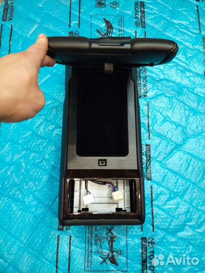 Подлокотник Camry 55 задний NEW