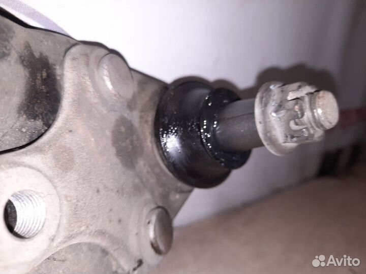 Рычаг передний левый Toyota Corolla E150