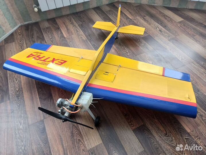 Радиоуправляемый самолет с двс