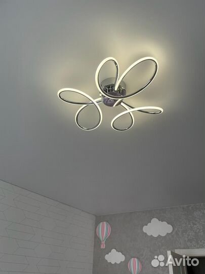 Продам люстру