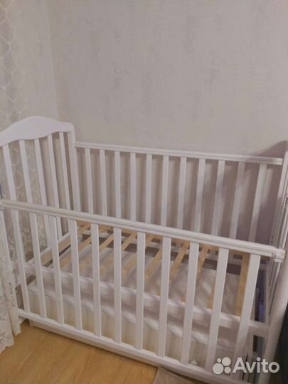 Детская кроватка с продольным поперечным маятником