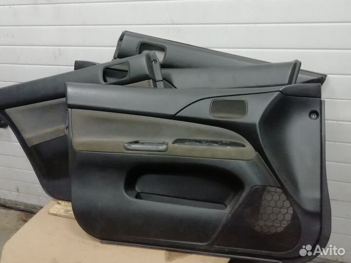 Обшивки дверные Mitsubishi Lancer 1.3 мт 2005 седа