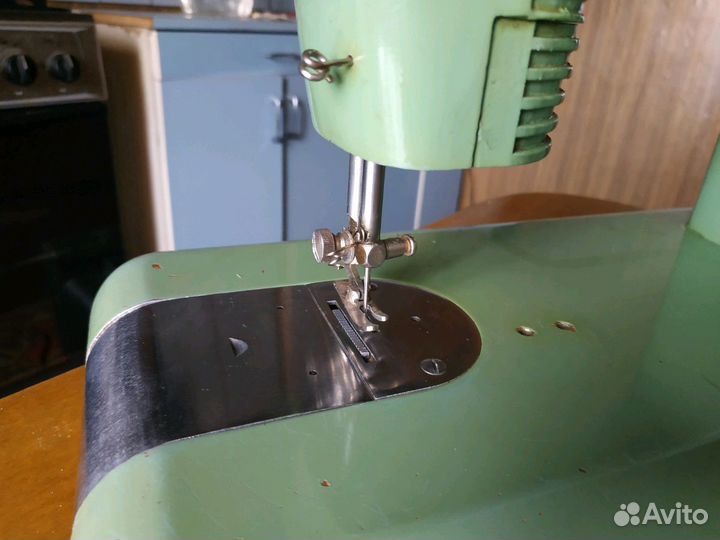 Швейная машина Волга