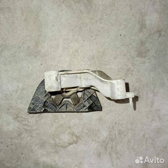 Опора двигателя правая Renault Logan 2