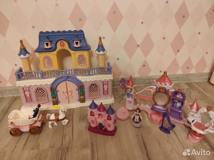 Игрушечный замок для кукол