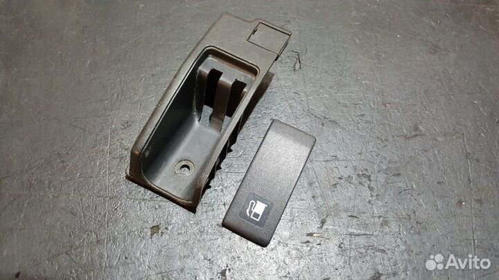 Накладка кронштейна открывания багажника Subaru
