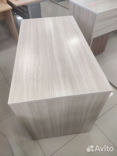 Рабочий стол на тумбе