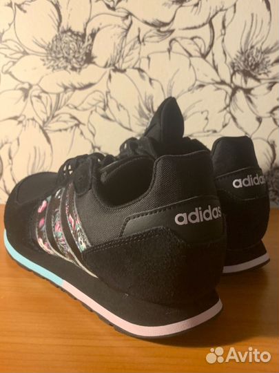 Кроссовки adidas женские новые р.40