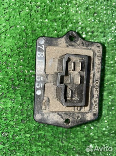 Резистор вентилятора отопителя печки салона Сузуки