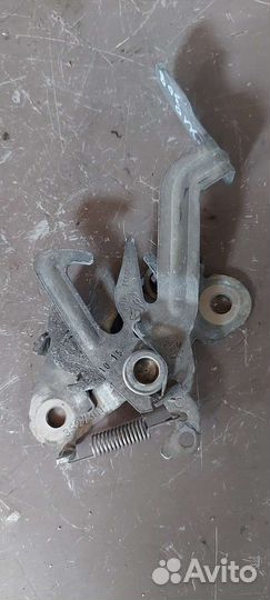 Замок капота на Peugeot 308