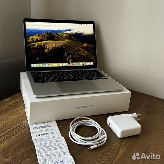 Как новый Macbook Pro 13 2020 M1 8gb 512gb акб 97%