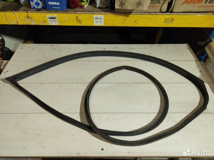 Уплотнитель двери передний правый Honda Civic Viii