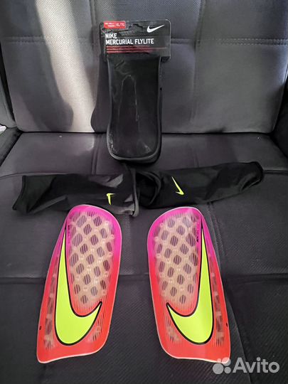 Футбольные щитки Nike
