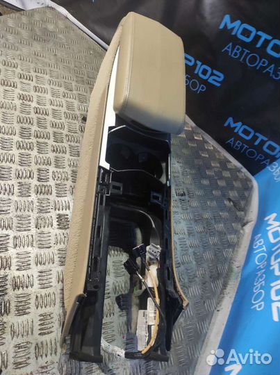 Подлокотник Cadillac CTS 2