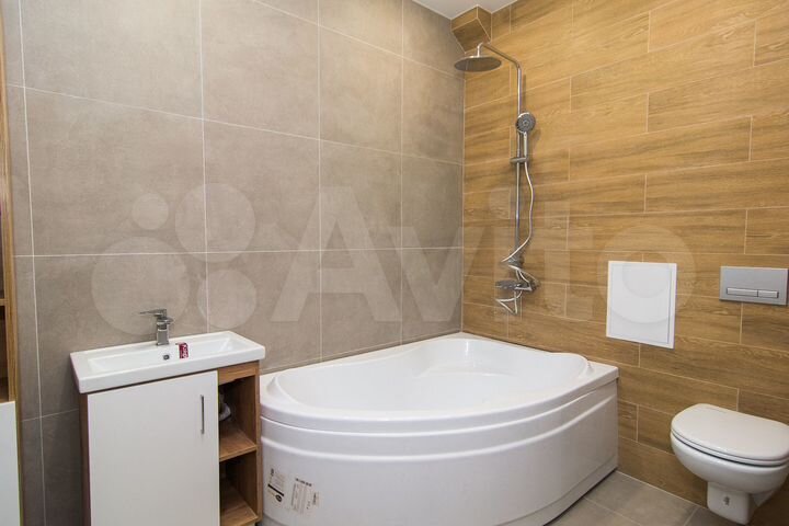 3-к. квартира, 80 м², 2/4 эт.