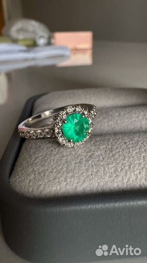Кольцо с изумрудом и бриллиантами