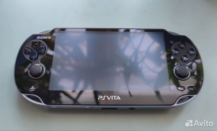 PS Vita (pch-1008) + игры
