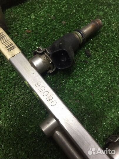 Топливная рейка Opel Astra H седан 1.6 Z16XER 2008