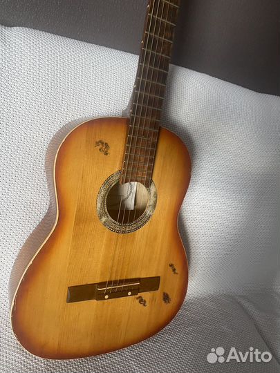 Акустическая гитара