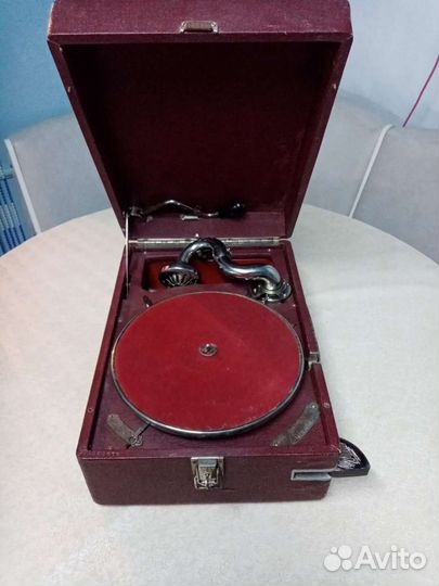 Старинный патефон