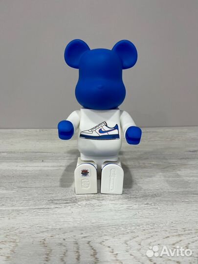 Медведь bearbrick nike 28 см